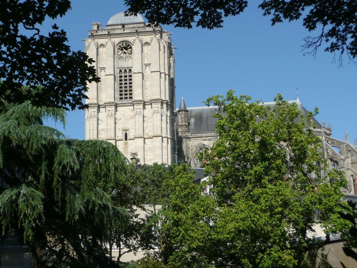 Charmant Studio Vieux Mans / Centre Le Mans Buitenkant foto